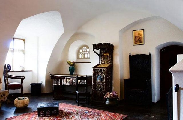 Dracula's Castle Is Up For Sale And It Is Pretty Amazing - picture 18