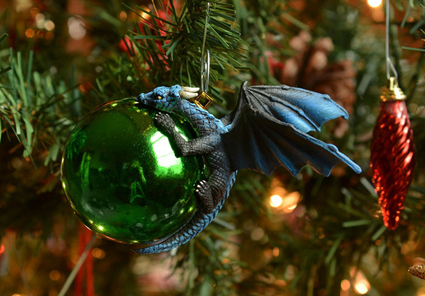 Dragons Protecting Baubles Like Their Own Eggs Is What Your Christmas Tree Needs This Year - picture 2