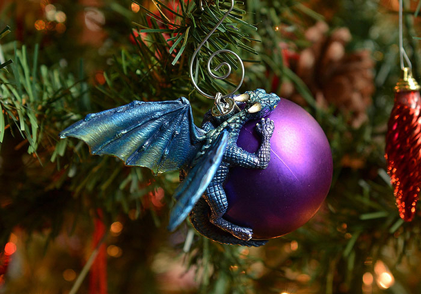 Dragons Protecting Baubles Like Their Own Eggs Is What Your Christmas Tree Needs This Year - picture 4