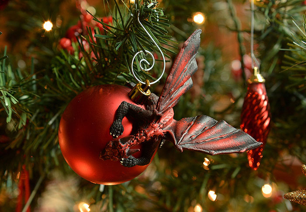 Dragons Protecting Baubles Like Their Own Eggs Is What Your Christmas Tree Needs This Year - picture 5