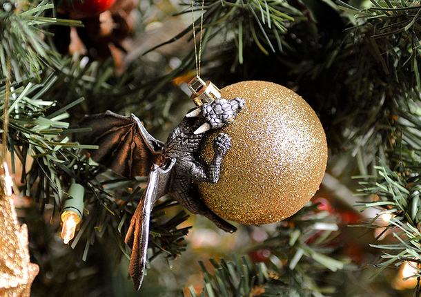 Dragons Protecting Baubles Like Their Own Eggs Is What Your Christmas Tree Needs This Year - picture 6
