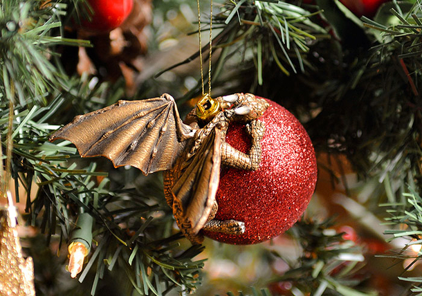 Dragons Protecting Baubles Like Their Own Eggs Is What Your Christmas Tree Needs This Year - picture 8