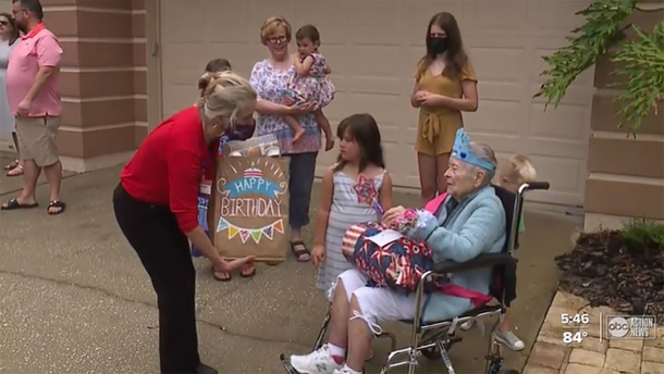 Drive-by parade take place to celebrate WWII lieutenant and nurse turning 100 years old - picture 3
