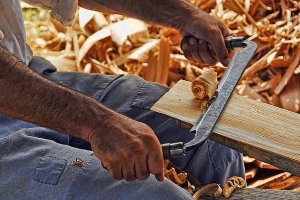 Elderly carpenter wants to retire but is given one last job, learns a very valuable lesson - picture 2