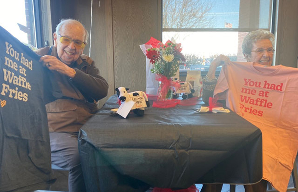 Elderly couple celebrates their 72nd wedding anniversary with a memorable meal at Chick-fil-A - picture 4