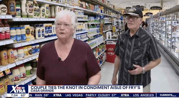 Elderly couple gets married in the same spot where they first met: amid mayonnaise in grocery store aisle - picture 3