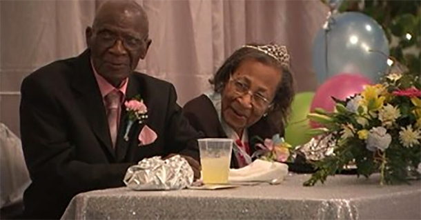 Elderly couple who has been married for 80+ years are asked what their secret is, their response will shock you - picture 2