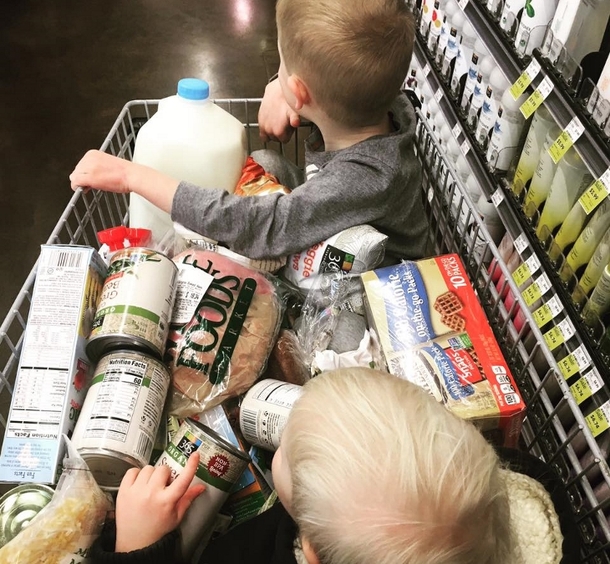 Elderly Man Approaches Mother Of 2 Inside Store, Leaves Her With Words She'll Never Forget - picture 3