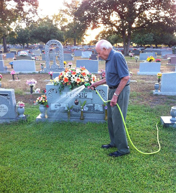 Elderly Man Grabs A Hose And Go To The Graveyard. His Reason? It Is Tear-Jerking! - picture 2