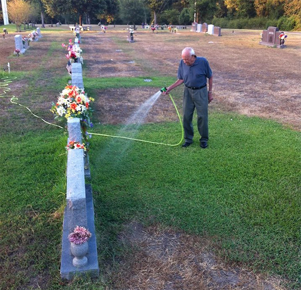 Elderly Man Grabs A Hose And Go To The Graveyard. His Reason? It Is Tear-Jerking! - picture 3