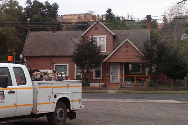 Elderly Man Left Crying Outside Of His House After Man And Teens Find Him - picture 4