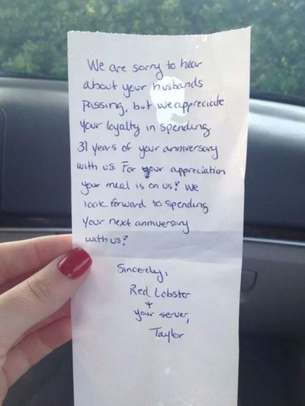 Elderly Woman Left Speechless After Restaurant's Note (Photo) - picture 3