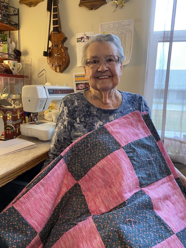 Elderly woman makes over 100 handmade quilts for those in need - picture 2
