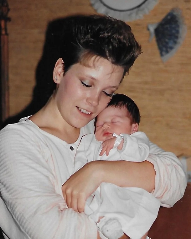 Emotional reunion captured in viral TikTok video as woman find birth mom after 34 years - picture 3