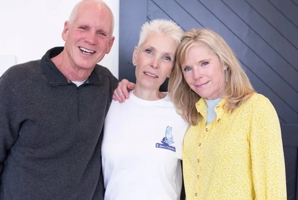 Emotional reunion captured in viral TikTok video as woman find birth mom after 34 years - picture 4