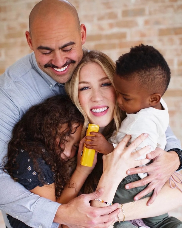 Emotional reunion captured in viral TikTok video as woman find birth mom after 34 years - picture 8