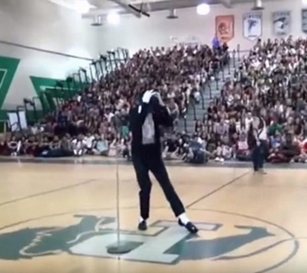 Every Kid Laughed At Him When He Walked Out For The Talent Show. Then The Music Began - picture 2