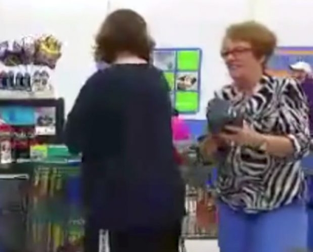 Everyone Began Getting Very Impatient With Her, Then The Woman In The Zebra Jacket Takes Action - picture 2