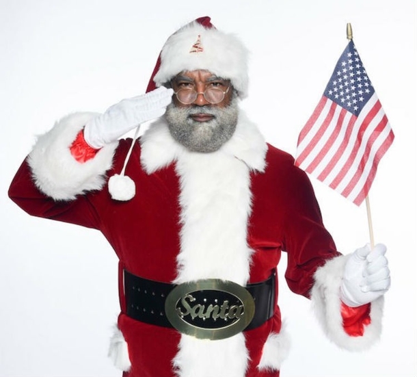 Everyone Is Falling In Love With The Mall Of America's First Black Santa. - picture 4