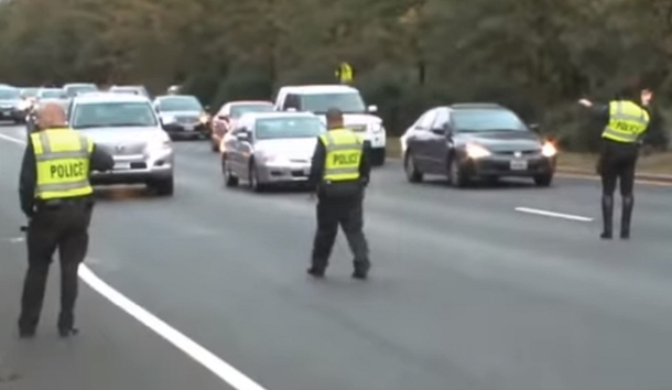 Everyone Overlooked Panhandler’s Sign, Discovered His Ultimate Plan Quickly - picture 3