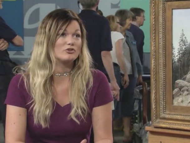 Expert Told Her Grandma’s Painting Was Only $250. She Breaks Down When The Truth Is Revealed - picture 2