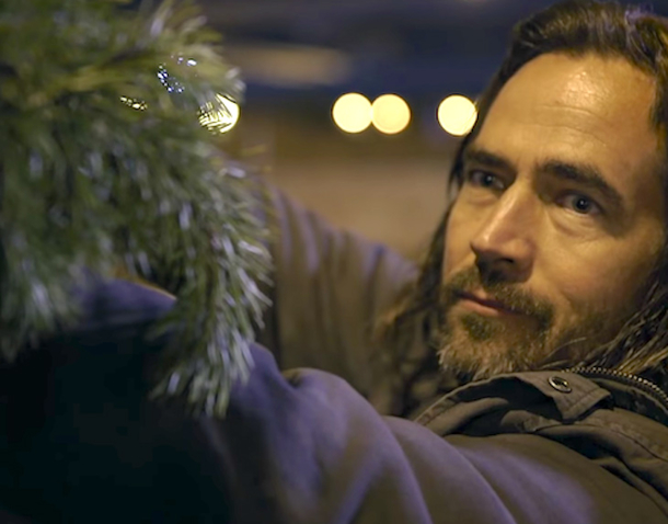 Family Encounters Homeless Man - Seconds Later, Husband's Reaction Towards Him Changes Their Lives Forever - picture 2