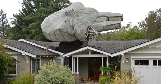 Family goes viral during the holidays with giant, home-made, light-up Millennium Falcon decoration for Christmas - picture 2