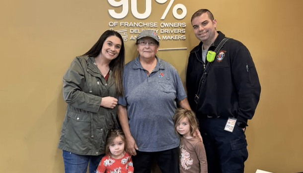 Family helps raise over $250,000 for 72-year-old pizza delivery worker who fell on their porch, in order for her to retire - picture 2