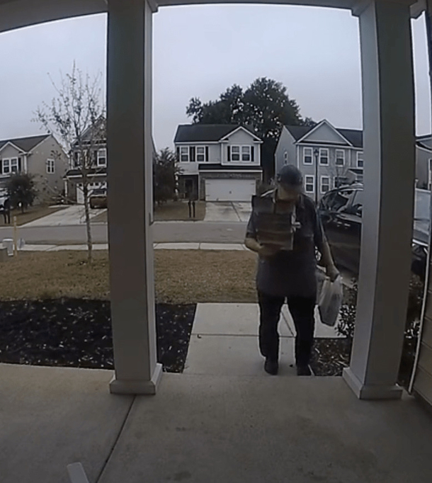 Family helps raise over $250,000 for 72-year-old pizza delivery worker who fell on their porch, in order for her to retire - picture 4