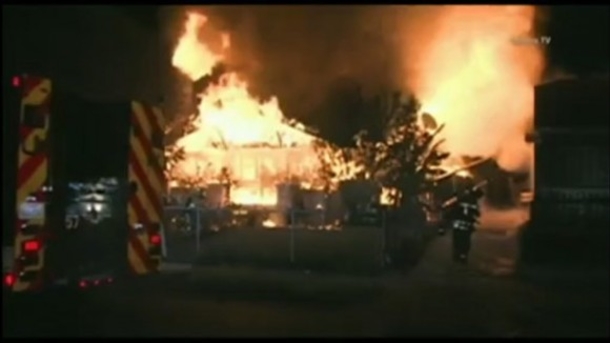 Family Loses Home To Arson On Thanksgiving, STUNNED At Firemens’ Reaction - picture 2