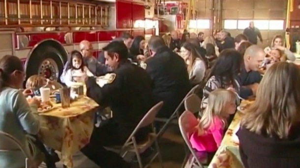 Family Loses Home To Arson On Thanksgiving, STUNNED At Firemens’ Reaction - picture 4