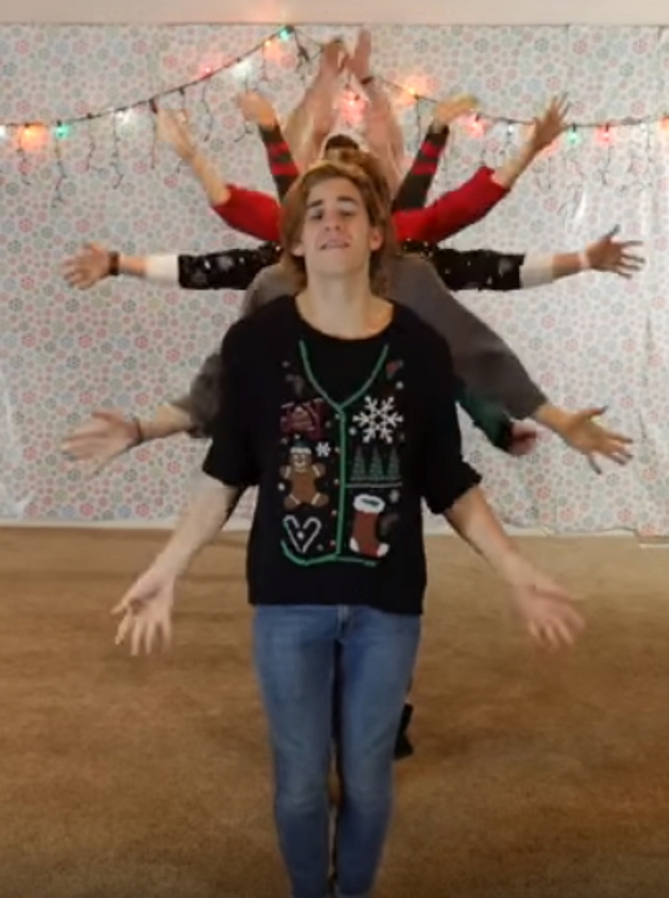 Family Of 8 Form Single Line, Their Christmas Dance Routine Is Breaking The Internet - picture 2