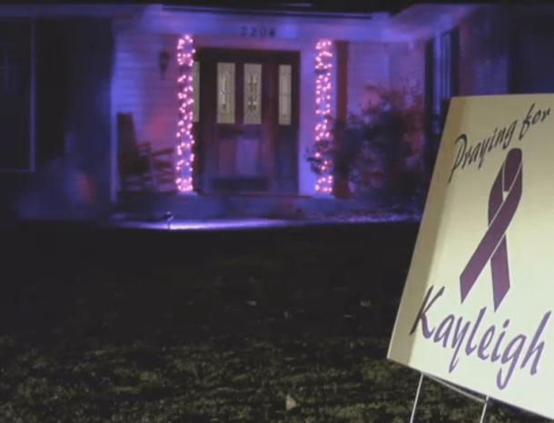Family Puts Up Purple Lights in Honor of Their Sick Child—They're Stunned Walking Outside Hours Later - picture 5