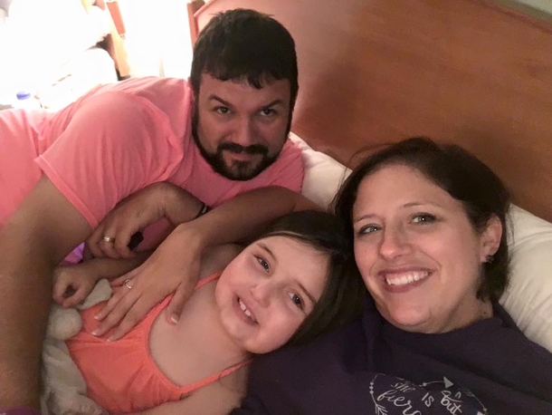 Family Puts Up Purple Lights in Honor of Their Sick Child—They're Stunned Walking Outside Hours Later - picture 6