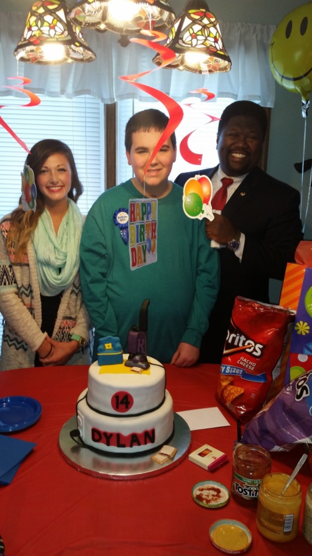 Family SHOCKED After Inviting Vacuum Salesman To Autistic Boy’s Birthday - picture 2