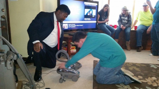 Family SHOCKED After Inviting Vacuum Salesman To Autistic Boy’s Birthday - picture 3