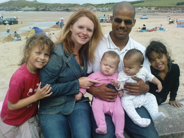Family triumph over million to one odds after having second set of twins with different skin color – ‘It’s amazing’ - picture 7
