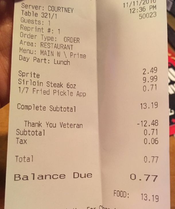 Family's Denied Empty Booth At Restaurant, Then They See What's On The Table - picture 5