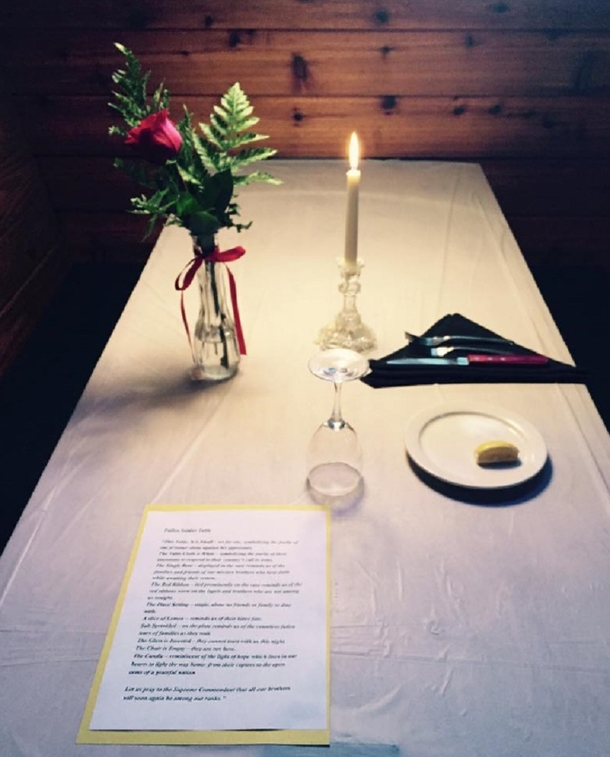 Family's Denied Empty Booth At Restaurant, Then They See What's On The Table - picture 6