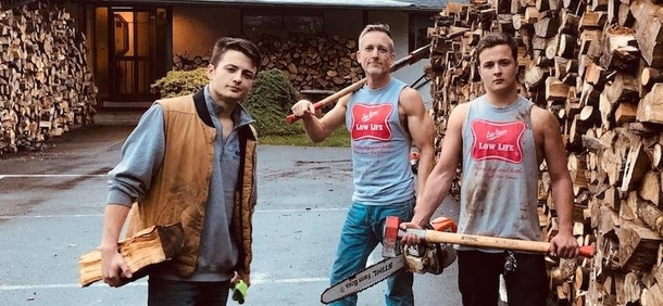 Father and his twin sons cut enough firewood to fill 80 trucks – donate it to those who are in need - picture 2