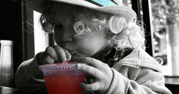 Father Notices Little Daughter Acting Unsual; Take A Sip Of Her Juice And Becomes Outraged - picture 2