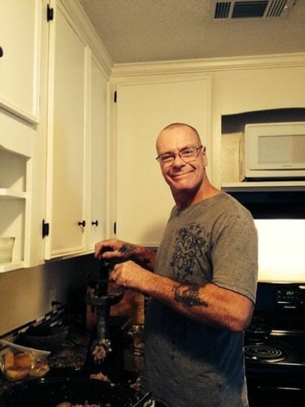 Father Of 6 Passes Away Due To Flesh-Eating Bacteria Four Days After Going Crabbing With His Family - picture 4
