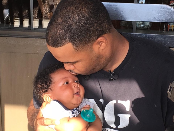 Father Out With Son Receives Surprising Note (Photos) - picture 3