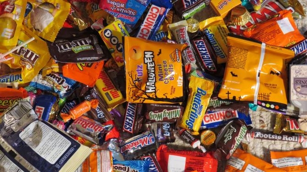 Father Sees What Daughter Brought Home In Halloween Candy Bag, Completely Snaps - picture 2