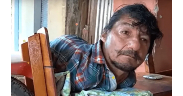 Father without arms or legs raises 2 daughters after their mom abandoned them both as babies - picture 2