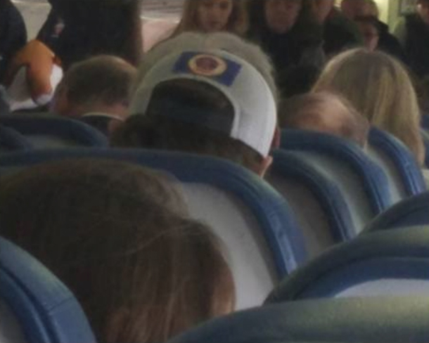 Female Army soldier stopped while boarding plane, man asks “What does your ticket say?” - picture 4