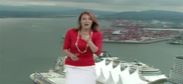 Female News Reporter Freaks Out Live On Air And Runs For Her Life, WOW! - picture 2