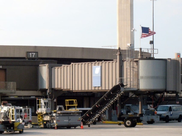 Female Soldier Boards Plane, Then Man Stops Her And Asks ‘What Does Your Ticket Say?’ - picture 3