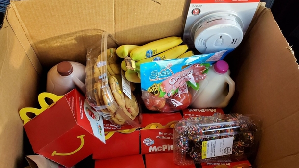 Fire department donates 'Thank You Meals' to a family in need during coronavirus pandemic - picture 2