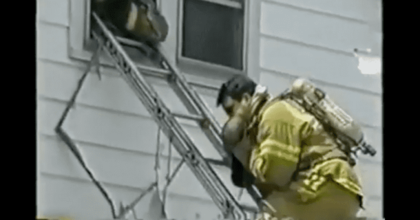 Firefighter saved baby's life by giving CPR while swiftly climbing down the ladder - picture 4
